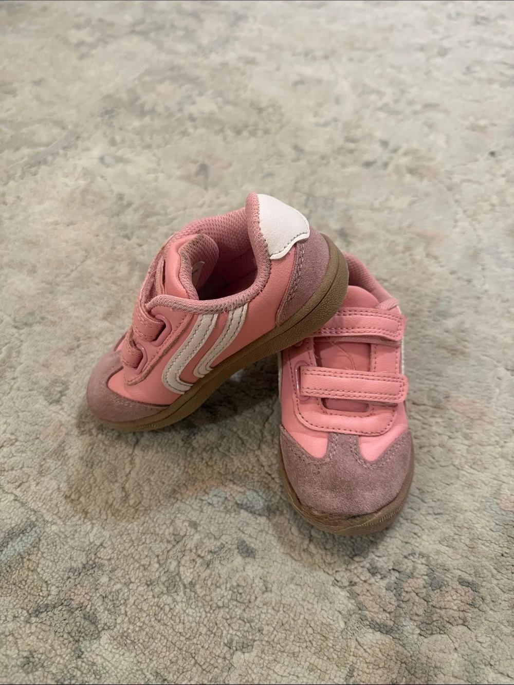 Cat & Jack Dakota Retro Sneaker - Toddler 8